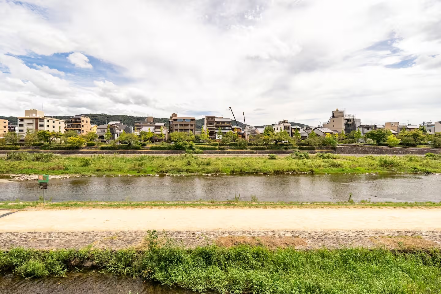 a00e2402-09cc-42b0-9c3a-0eddfcfaba10